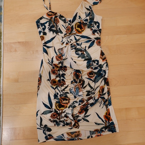 Guess Floral Ruched Dress - Picture 2 of 9